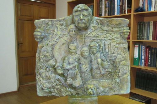 скульптура Гарий Немченко. Руский писатель.