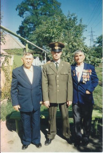 И.Д. Немчинов с внуком Сергеем и сватом Георгием Николаевичем Золоторевым. 8 сентября 1996 года